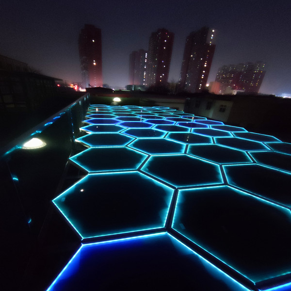 正能量科技雄安分公司楼顶光能宝盒屋面安装竣工效果(夜间)